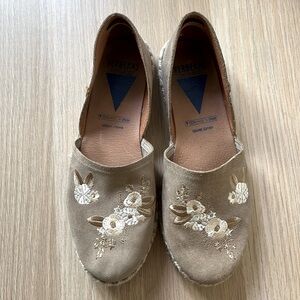 Verbenas 🇪🇸 Leather Flats Floral Embroidered Handmade Leather Slip On Tan 9